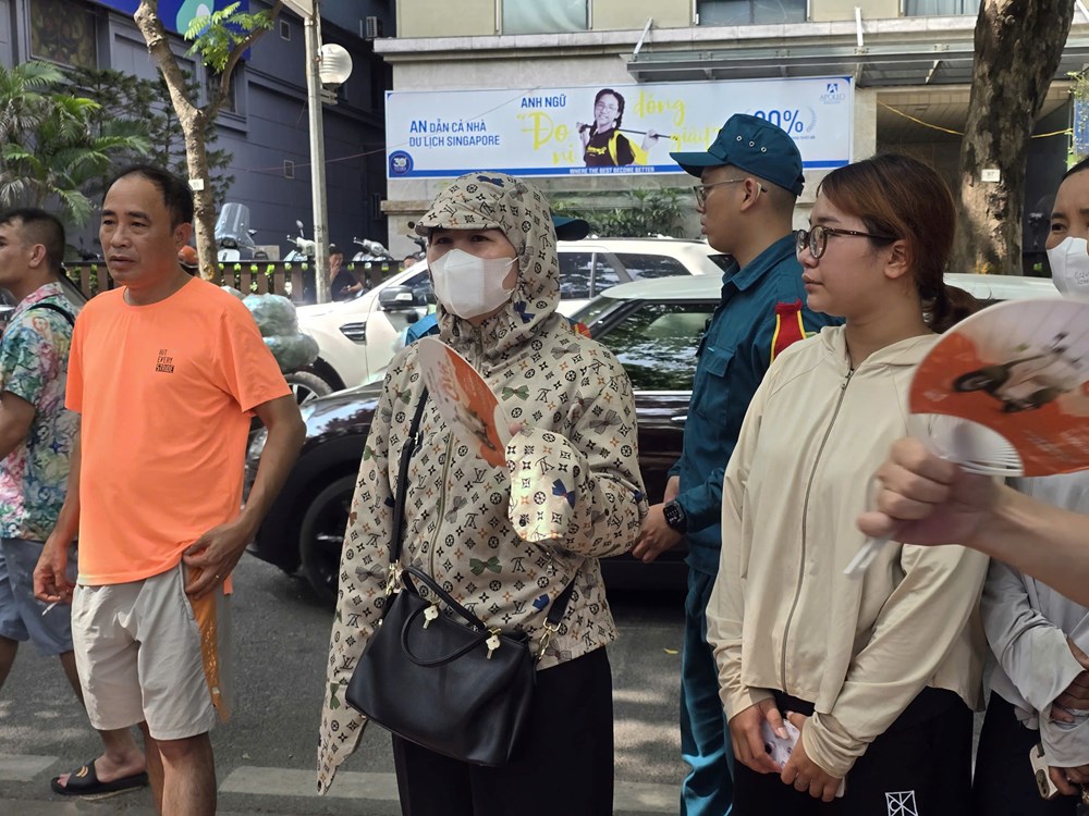 Buổi thi đầu tiên vào lớp 10 tại ngôi trường “náo nhiệt” nhất Hà Nội - ảnh 12