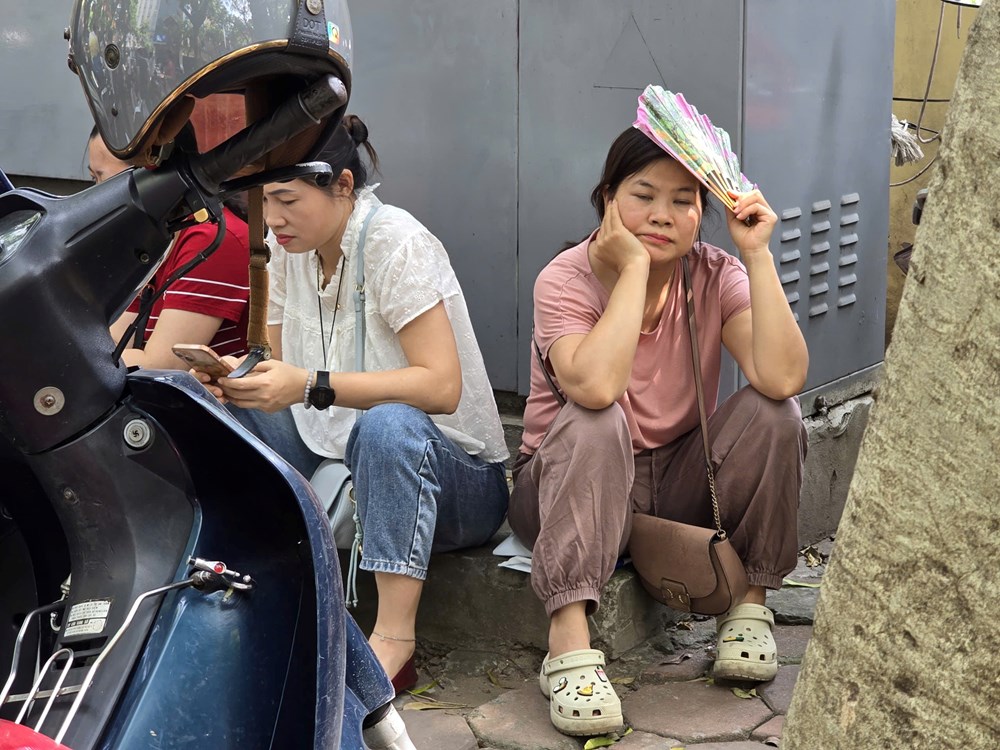 Buổi thi đầu tiên vào lớp 10 tại ngôi trường “náo nhiệt” nhất Hà Nội - ảnh 13