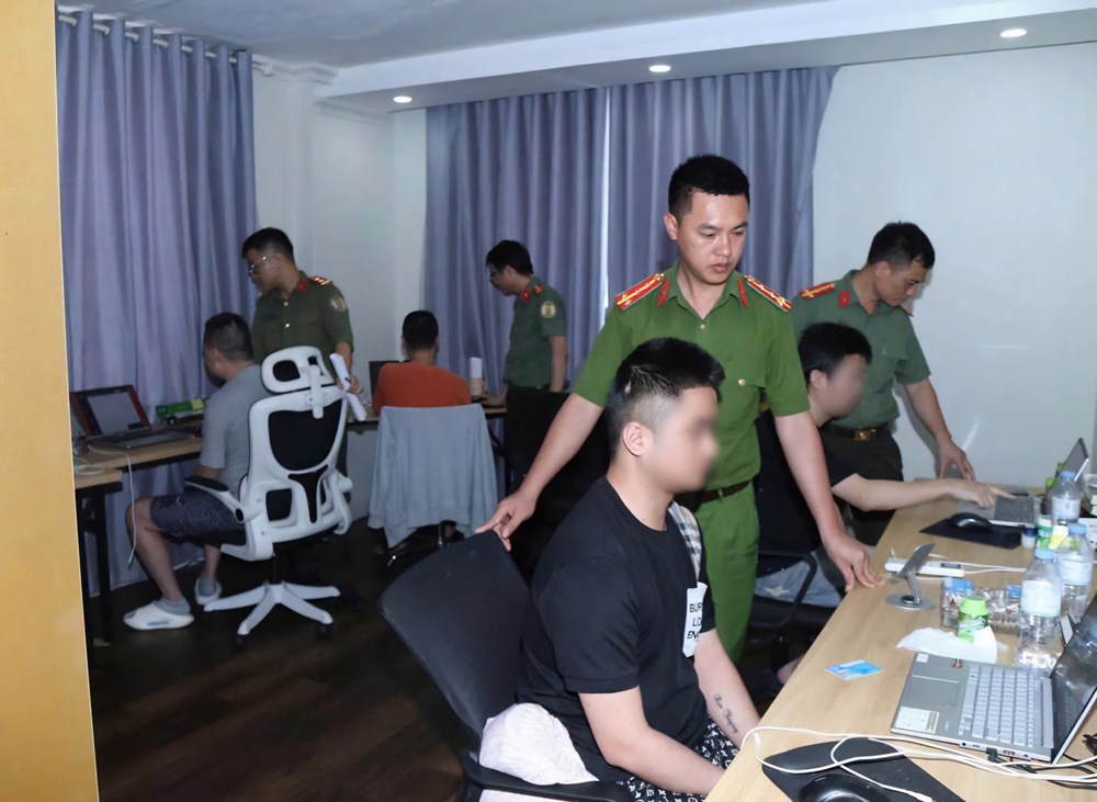 Triệt phá nhóm 23 người nước ngoài tạm trú bất hợp pháp, hoạt động trái phép trên không gian mạng - ảnh 1