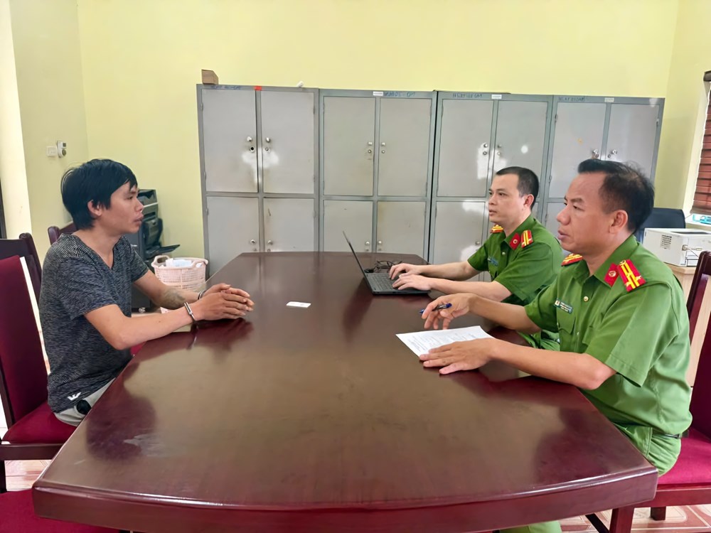 Góp tiền vào rừng sâu mua ma túy để sử dụng, hai cậu cháu bị khởi tố - ảnh 1