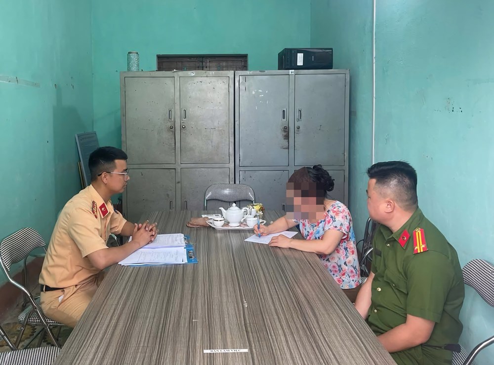Xử phạt một phụ nữ livestream tập thể dục giữa đường ray - ảnh 2