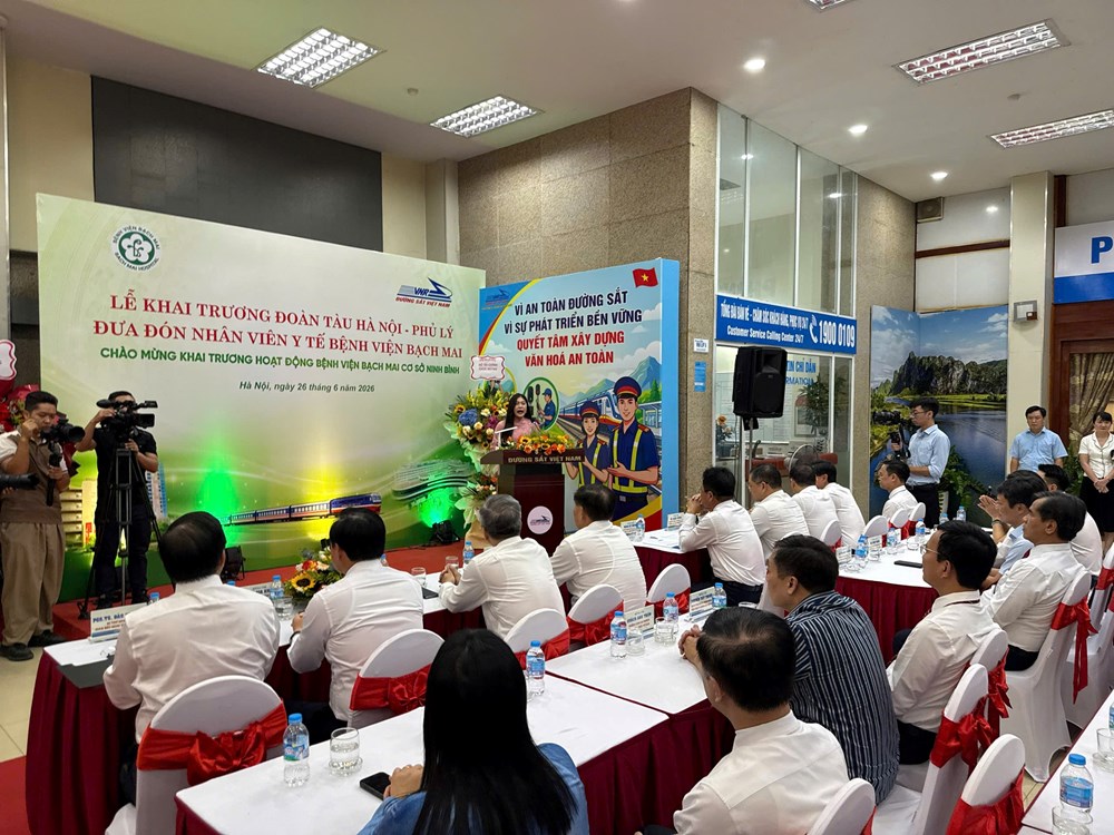 Chính thức vận hành đôi tàu kết nối  2 cơ sở của Bệnh viện Bạch Mai - ảnh 2