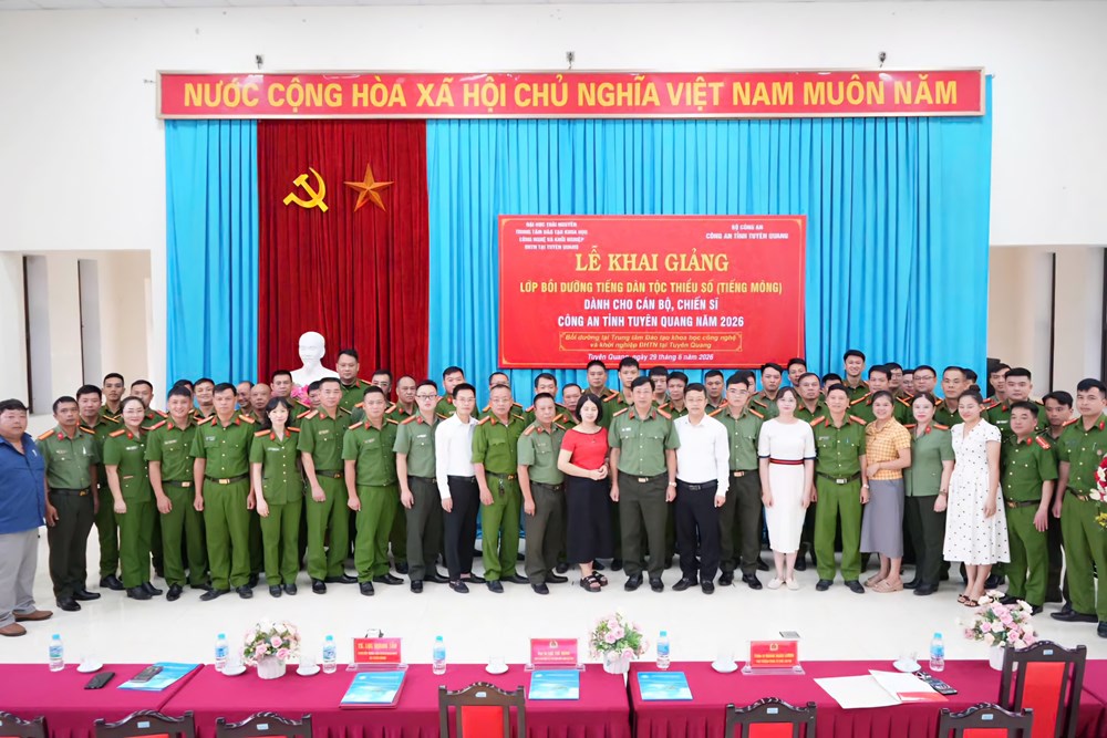 Tuyên Quang: Bồi dưỡng tiếng dân tộc Mông cho 50 cán bộ công an - ảnh 1