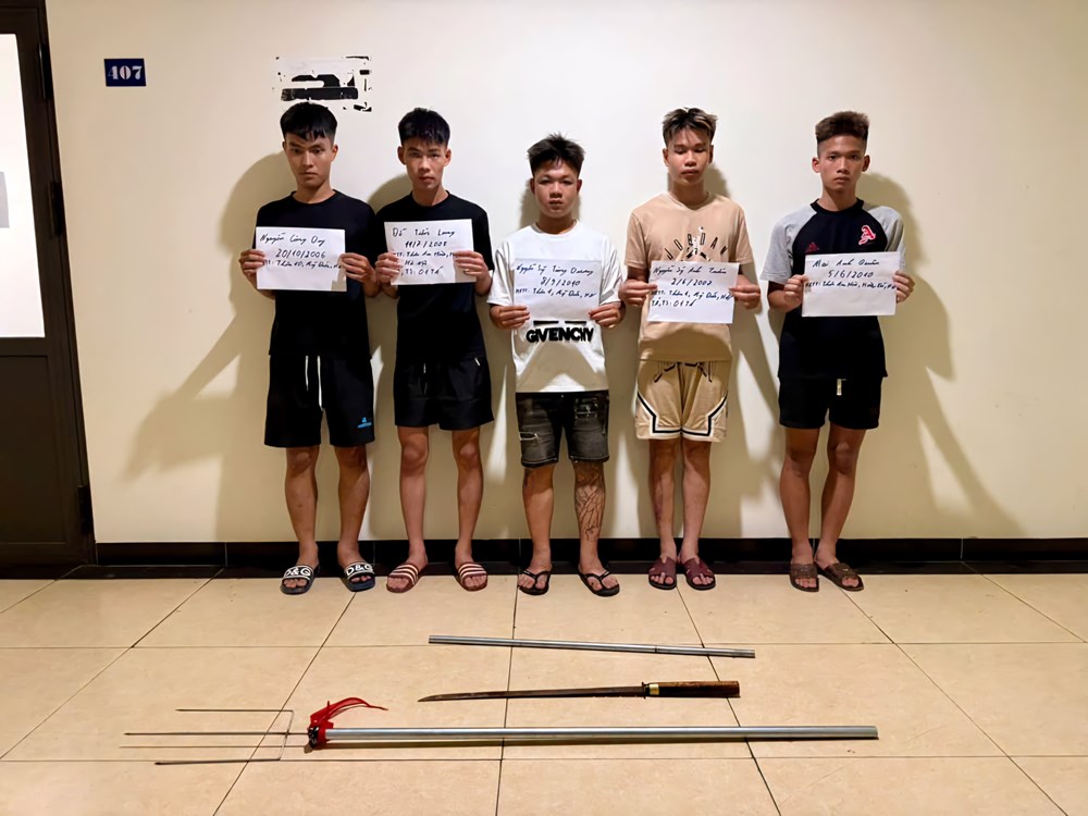 Xử lý 2 nhóm quái xế gây náo loạn đường phố - ảnh 1