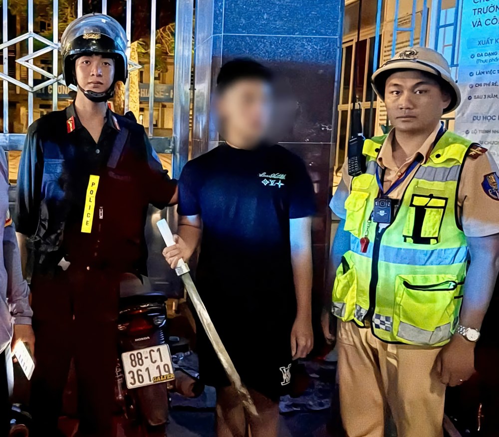 Liên tiếp ngăn chặn nhiều nhóm thanh niên mang hung khí đi gây rối - ảnh 2
