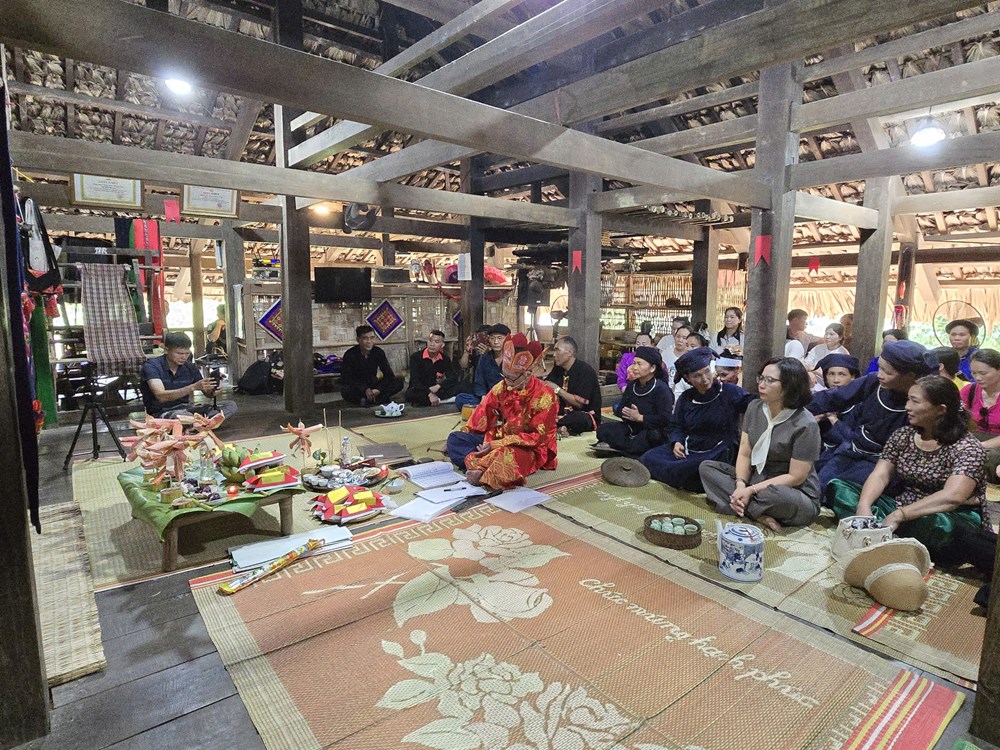 Nét đẹp hiếu kính trong nghi lễ “tôi chòng” của người Tày - ảnh 1
