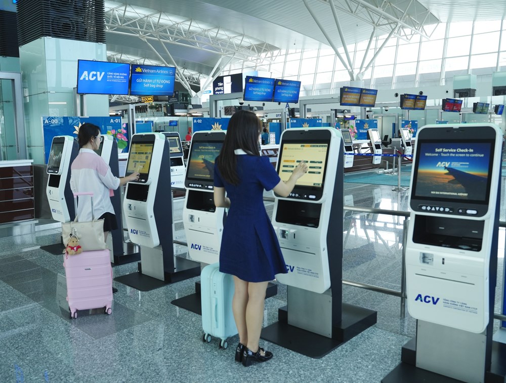 Thử nghiệm hệ thống làm thủ tục và gửi hành lý tự động tại sân bay Nội Bài - ảnh 1