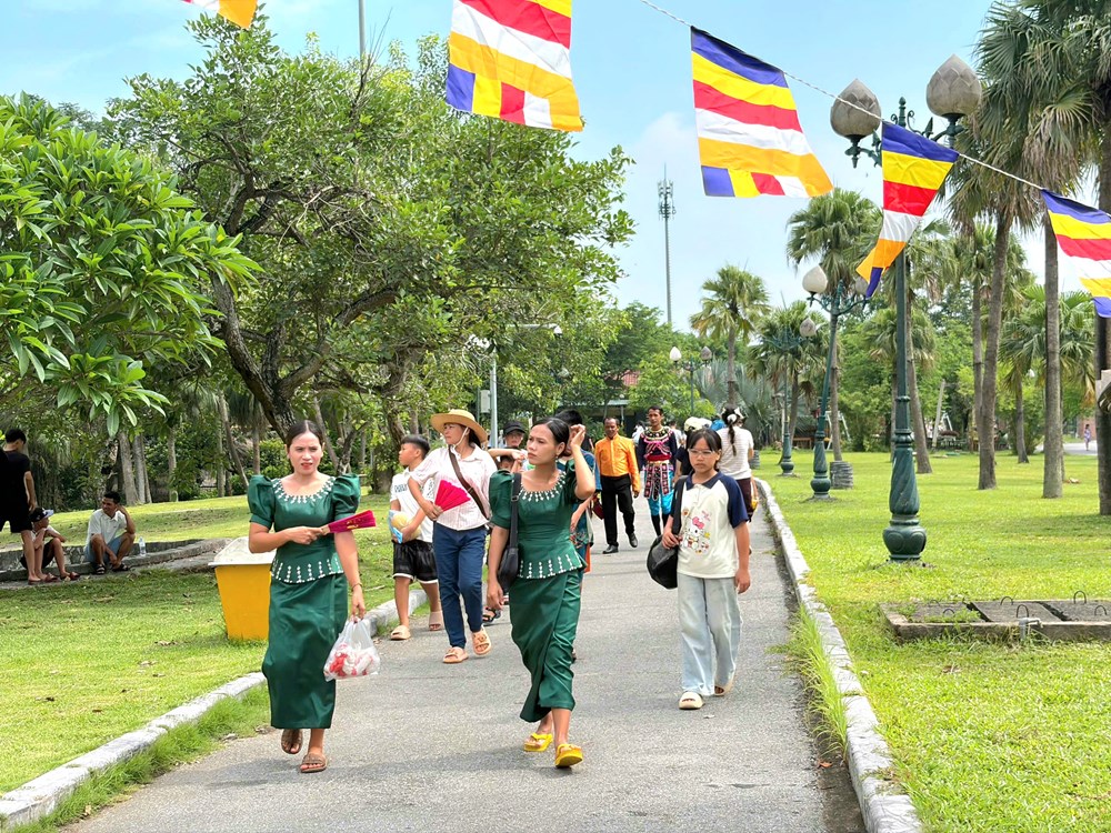 Lễ nhập hạ và cầu siêu anh hùng liệt sĩ tại chùa Khmer - ảnh 7