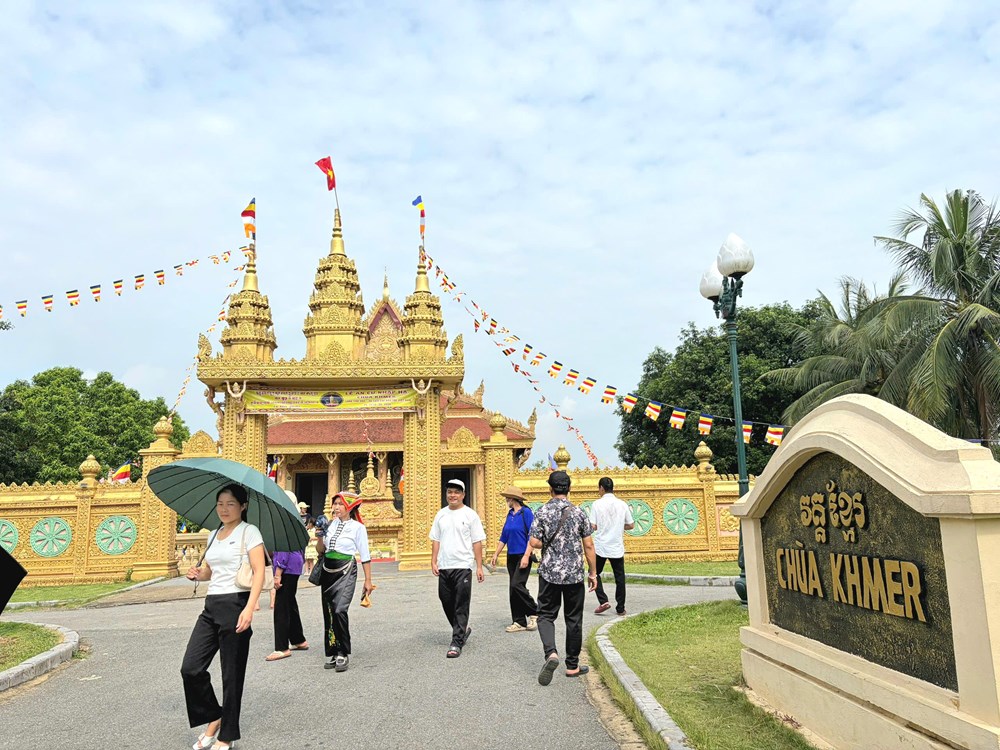 Lễ nhập hạ và cầu siêu anh hùng liệt sĩ tại chùa Khmer - ảnh 6