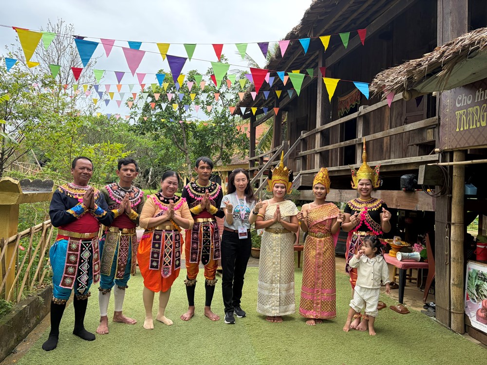Khám phá miền Tây Nam Bộ qua nét văn hóa của đồng bào Khmer tại “Ngôi nhà chung“ - ảnh 3