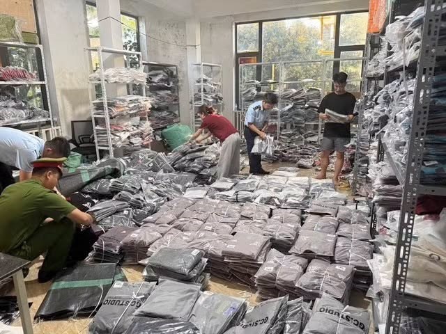  Khởi tố 2 vụ án xâm phạm quyền sở hữu công nghiệp tại chợ Ninh Hiệp - ảnh 1