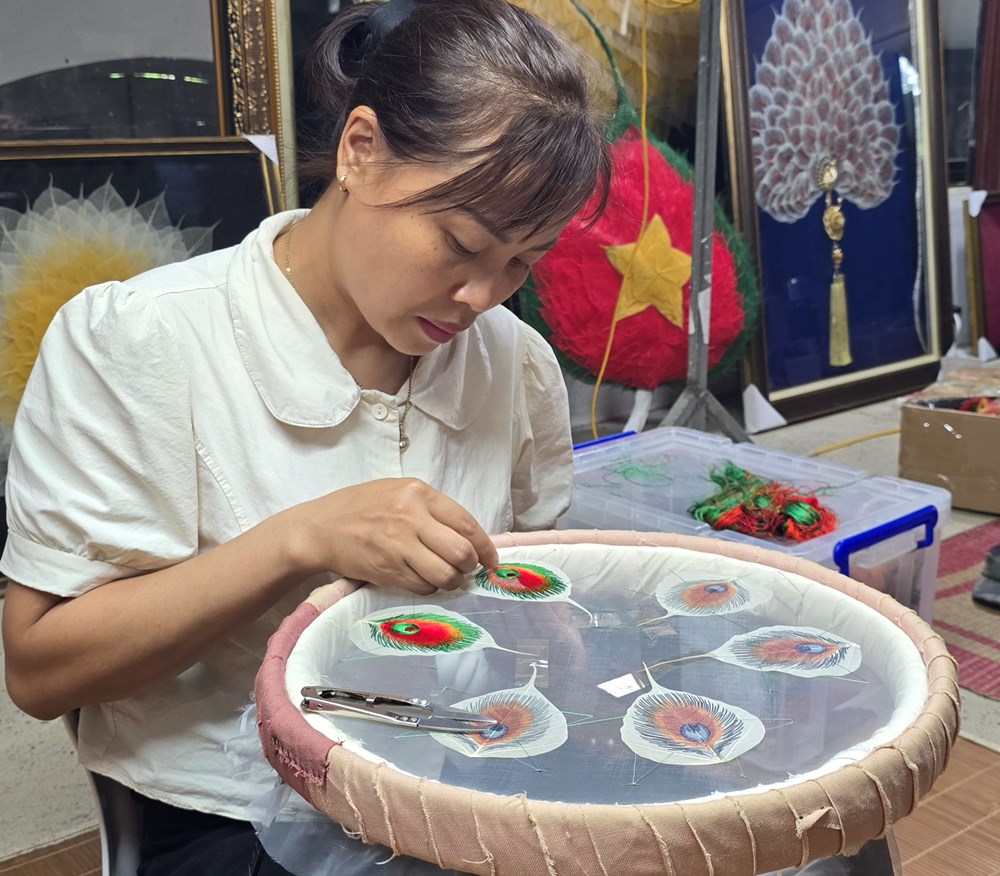 Biến lá bồ đề thành tác phẩm nghệ thuật giá trị - ảnh 8