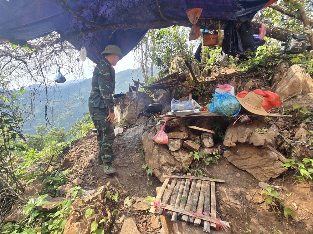 Bữa cơm đơn sơ giữa rừng của những chiến sĩ tìm kiếm, quy tập hài cốt liệt sĩ - ảnh 9