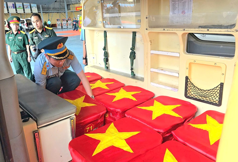 Chuyến bay thiêng liêng vận chuyển 7.104 mẫu sinh phẩm hài cốt liệt sĩ tới Hà Nội - ảnh 12