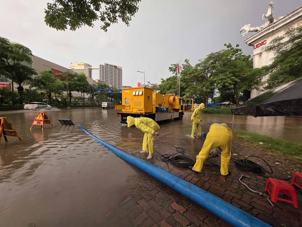 Hà Nội huy động 4.000 người và 410 phương tiện ứng phó bão số 4 - ảnh 1
