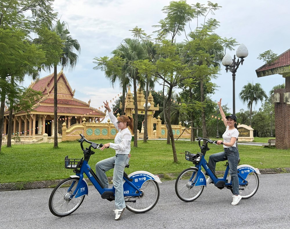 Khám phá Ngôi nhà chung bằng xe đạp - ảnh 1