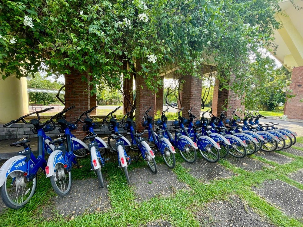 Khám phá Ngôi nhà chung bằng xe đạp - ảnh 2