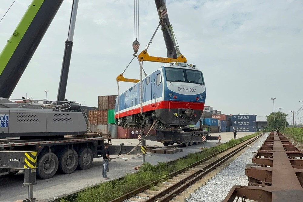 VNR tiếp nhận đầu máy thế hệ mới với 40 hạng mục được cải tiến - ảnh 1