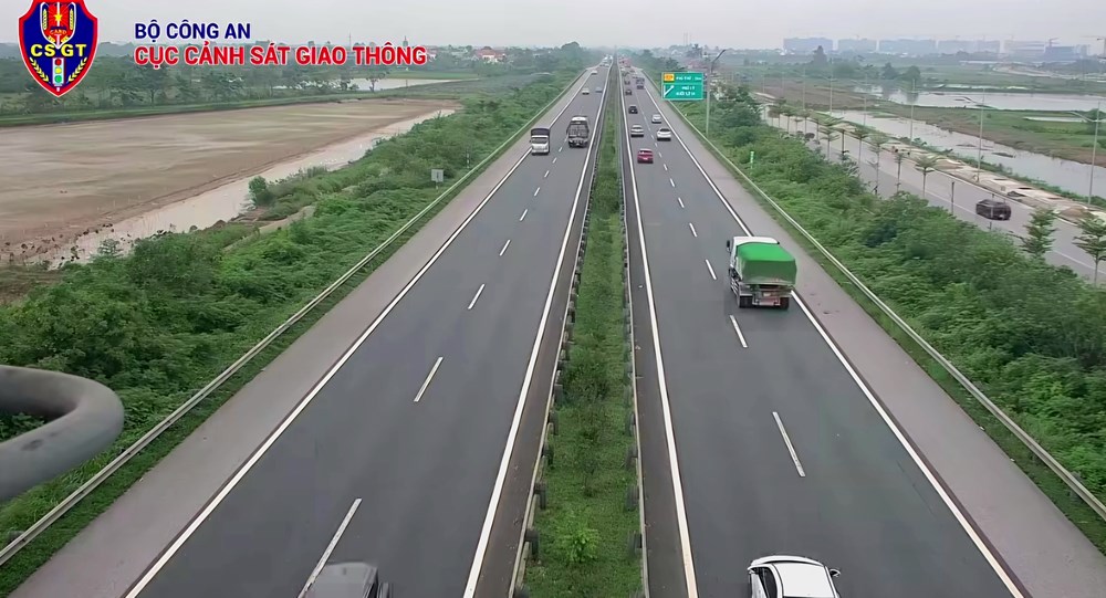 Ô tô phóng nhanh, lấn làn, chuyển làn liên tục giảm hẳn trên cao tốc - ảnh 1