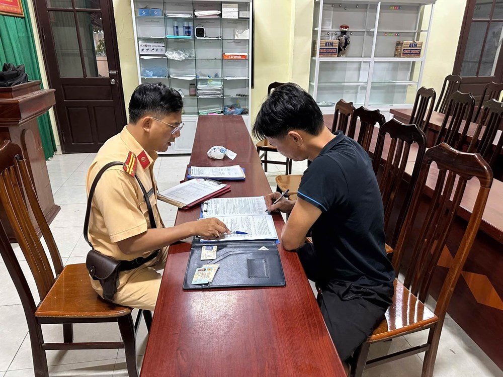 Tăng cường xử lý vi phạm, bảo đảm an toàn giao thông dịp lễ 2.9 - ảnh 2