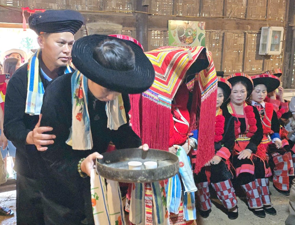 Ấn tượng với màn tái hiện lễ cưới truyền thống của người Dao  - ảnh 25