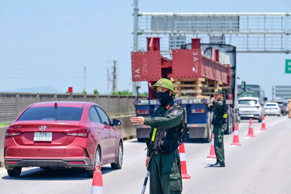 Phân luồng linh hoạt, người dân thong dong trở về Thủ đô  - ảnh 9