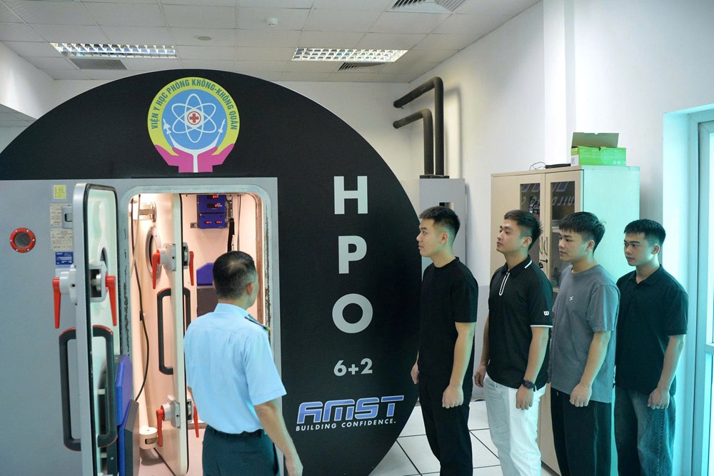 Khắt khe như tuyển phi công quân sự - ảnh 8
