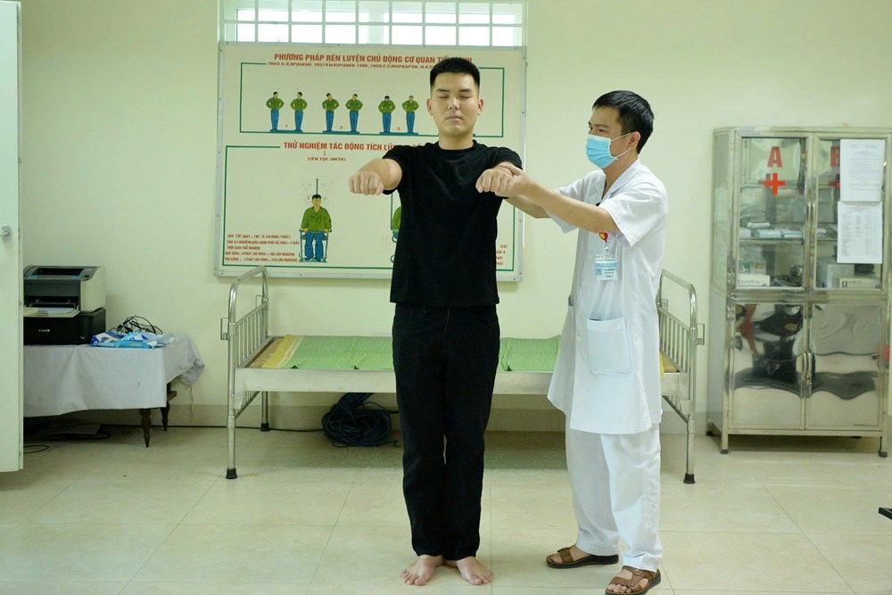 Khắt khe như tuyển phi công quân sự - ảnh 5