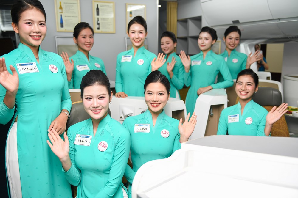 Thí sinh Hoa hậu Việt Nam 2026 trải nghiệm làm tiếp viên hàng không - ảnh 1