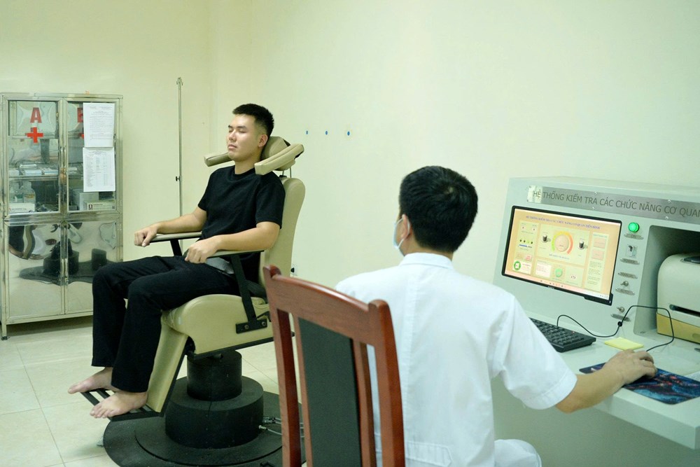 Khắt khe như tuyển phi công quân sự - ảnh 3