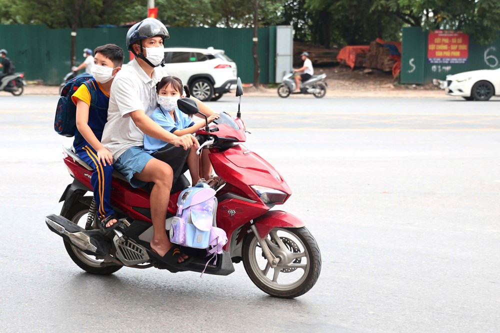 Hà Nội: Nhiều phụ huynh bị lập biên bản, giữ xe khi đưa con đến trường - ảnh 3