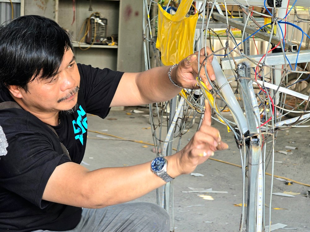 Thổi hồn lịch sử xứ Đoài vào mô hình đèn Trung thu voi chiến - ảnh 10