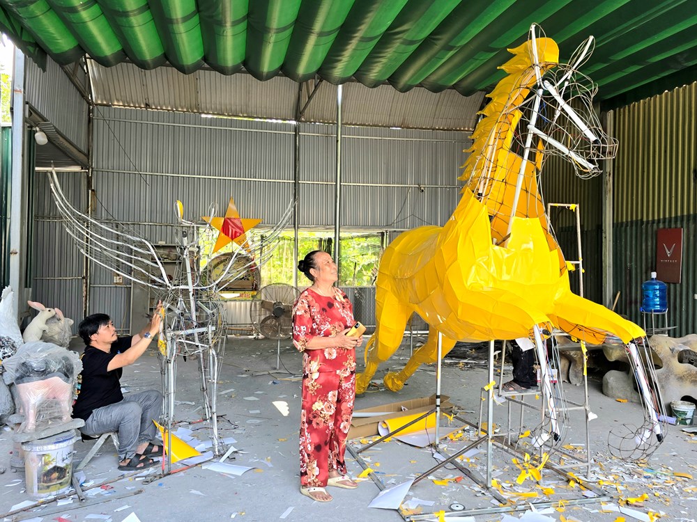Thổi hồn lịch sử xứ Đoài vào mô hình đèn Trung thu voi chiến - ảnh 8