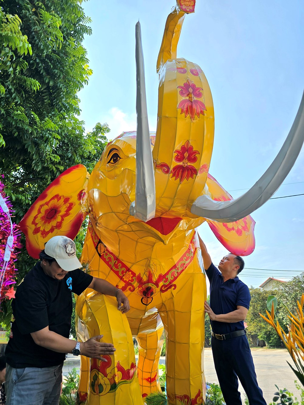 Thổi hồn lịch sử xứ Đoài vào mô hình đèn Trung thu voi chiến - ảnh 4