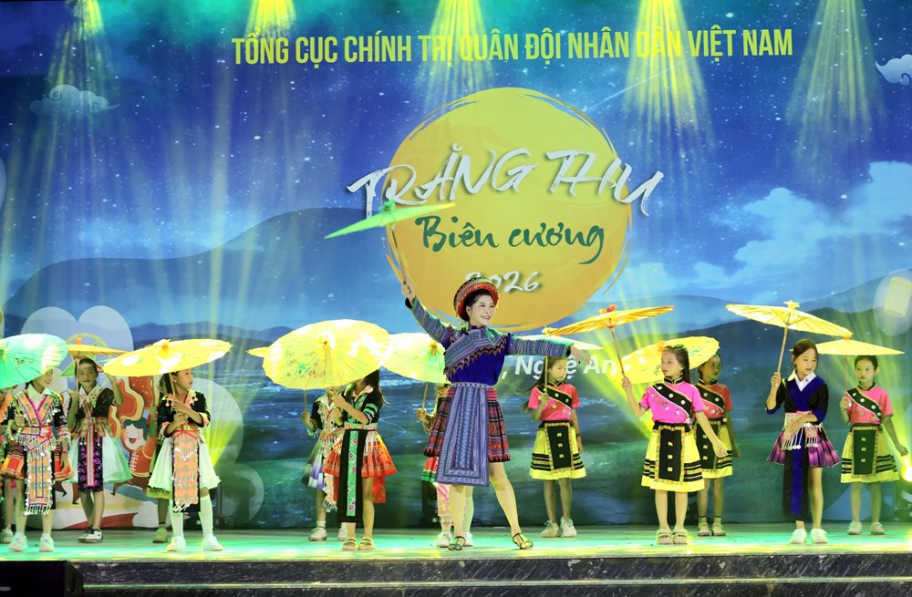 Mang Trung thu đến với trẻ em Na Ngoi - ảnh 2