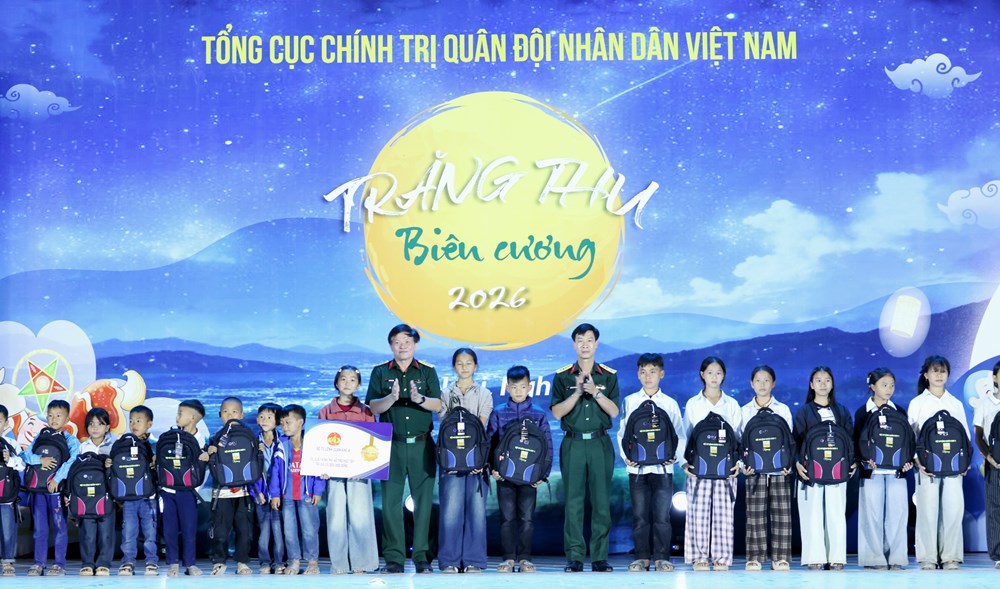 Mang Trung thu đến với trẻ em Na Ngoi - ảnh 5