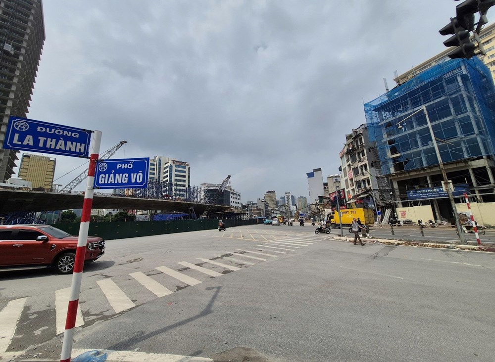 Điều chỉnh giao thông nút giao Láng Hạ - Giảng Võ - La Thành: Phương tiện được đi vào làn BRT - ảnh 1