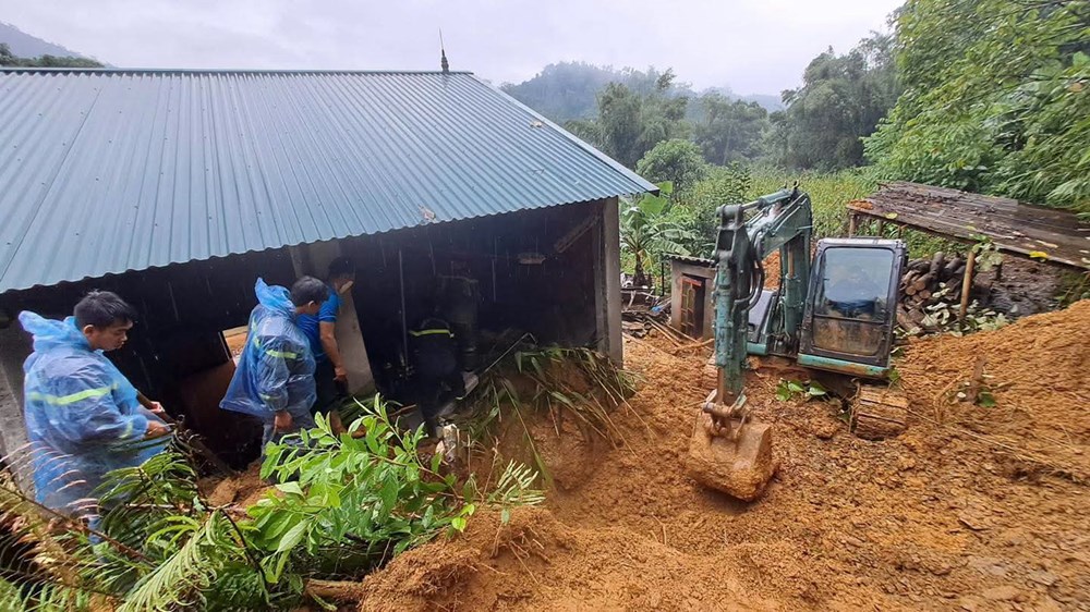 Sạt lở đất vùi lấp 3 người tại Đà Bắc - ảnh 5
