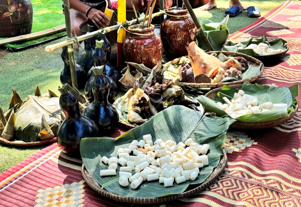 Ngân vang tiếng chiêng, nhịp xoang trong lễ cầu an của đồng bào Tây Nguyên - ảnh 8