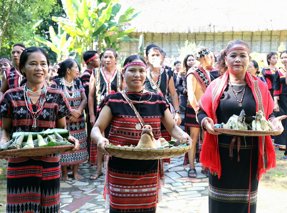 Ngân vang tiếng chiêng, nhịp xoang trong lễ cầu an của đồng bào Tây Nguyên - ảnh 6