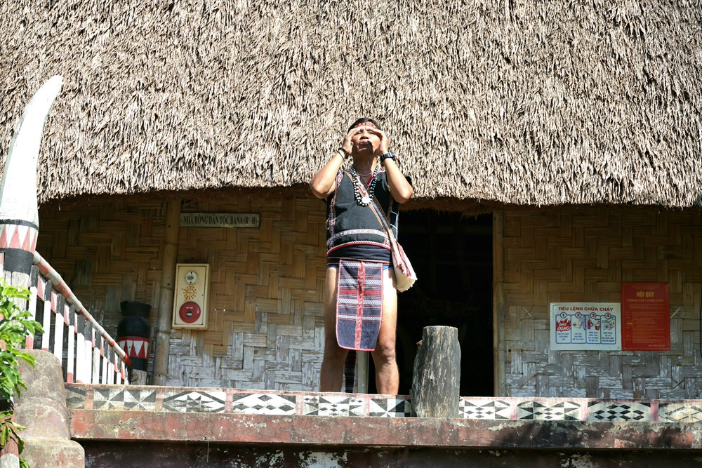 Ngân vang tiếng chiêng, nhịp xoang trong lễ cầu an của đồng bào Tây Nguyên - ảnh 3