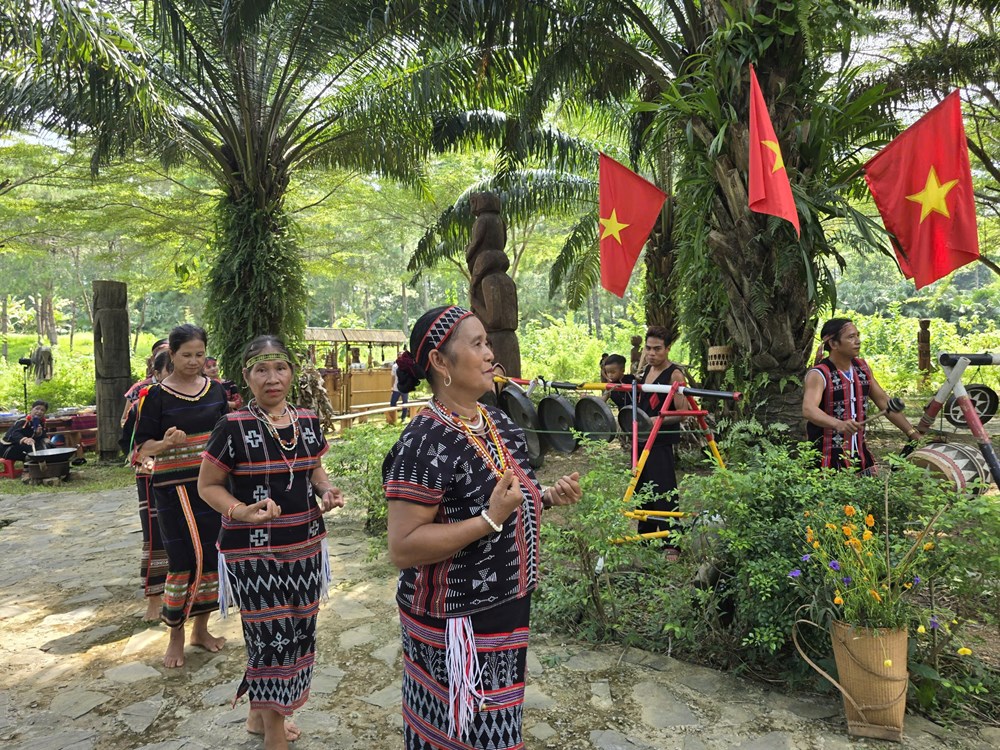 Khách quốc tế hào hứng trải nghiệm văn hóa Việt tại Ngôi nhà chung - ảnh 15