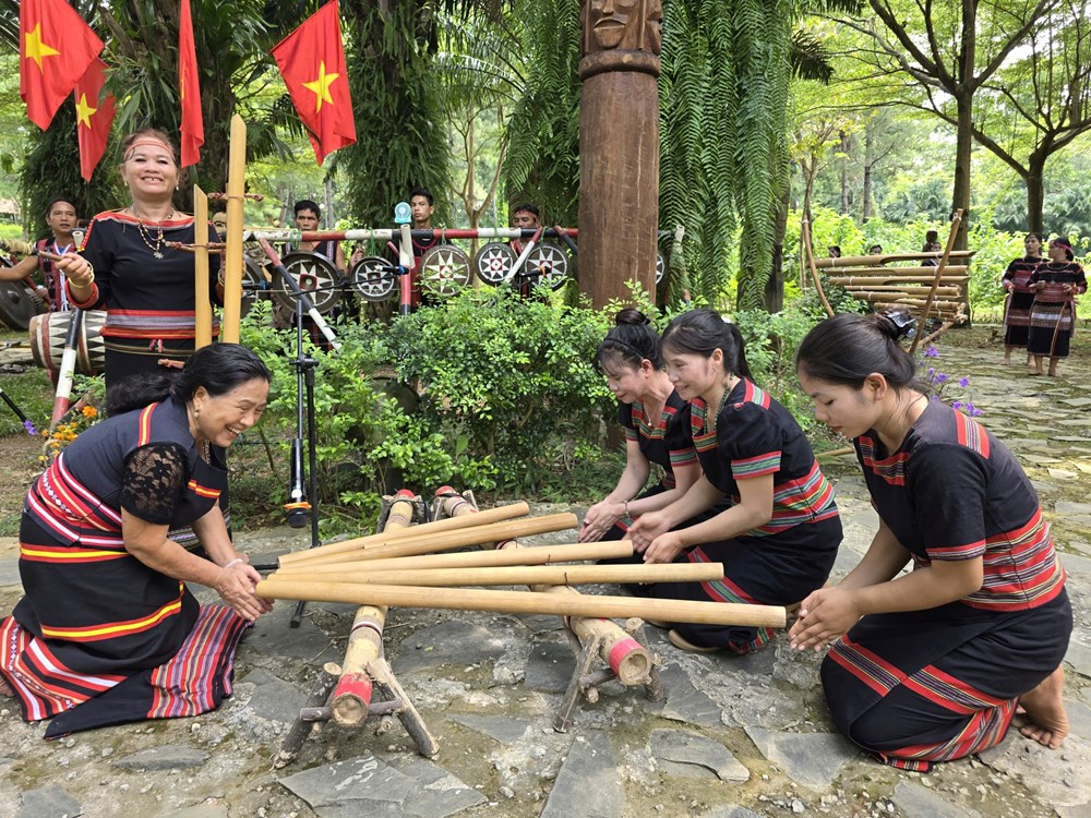 Khách quốc tế hào hứng trải nghiệm văn hóa Việt tại Ngôi nhà chung - ảnh 13