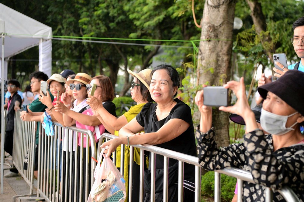 Mãn nhãn xem đua thuyền rồng và ván SUP tại hồ Tây - ảnh 16