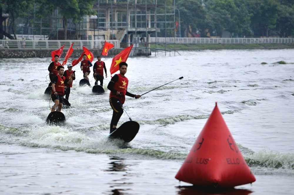 Mãn nhãn xem đua thuyền rồng và ván SUP tại hồ Tây - ảnh 5