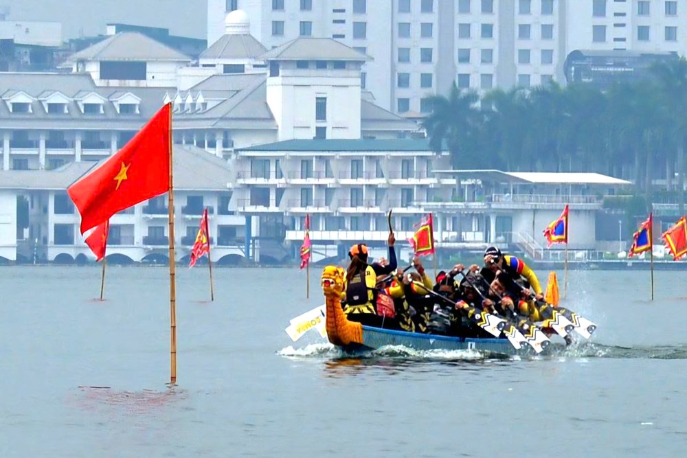 Mãn nhãn xem đua thuyền rồng và ván SUP tại hồ Tây - ảnh 8