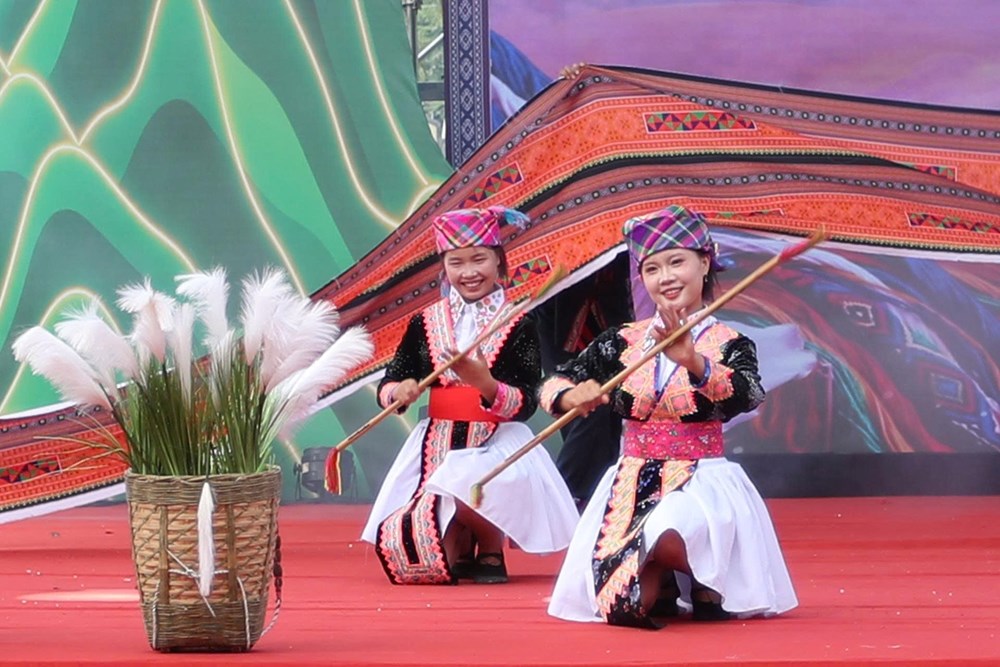 ​Lan tỏa văn hóa, di sản dân tộc Mông trong đời sống đương đại - ảnh 8