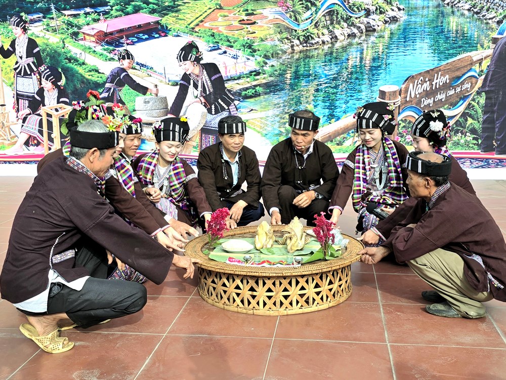 Nét đẹp nhân văn trong lễ Sú khon khoài của người Lự - ảnh 11