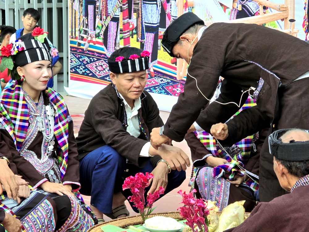 Nét đẹp nhân văn trong lễ Sú khon khoài của người Lự - ảnh 12