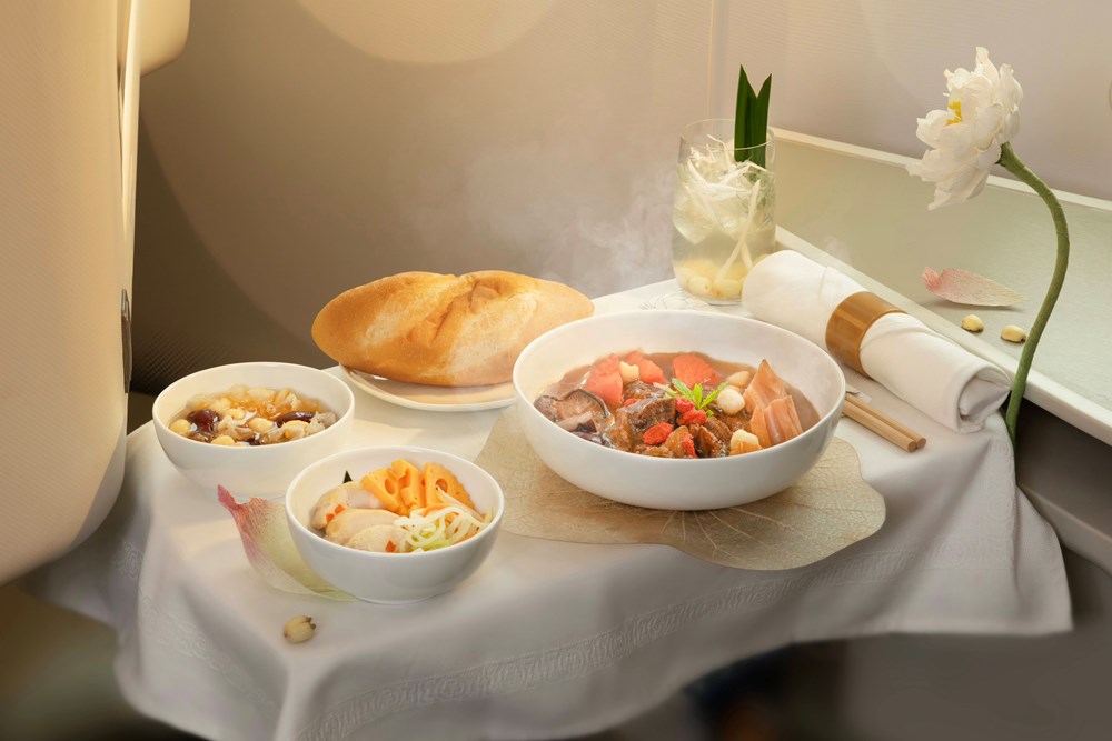 Món ăn Việt đưa Vietnam Airlines thành hãng bay có ẩm thực tốt nhất thế giới - ảnh 1